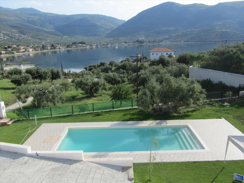 For Sale Villa 595 m² in central Greece