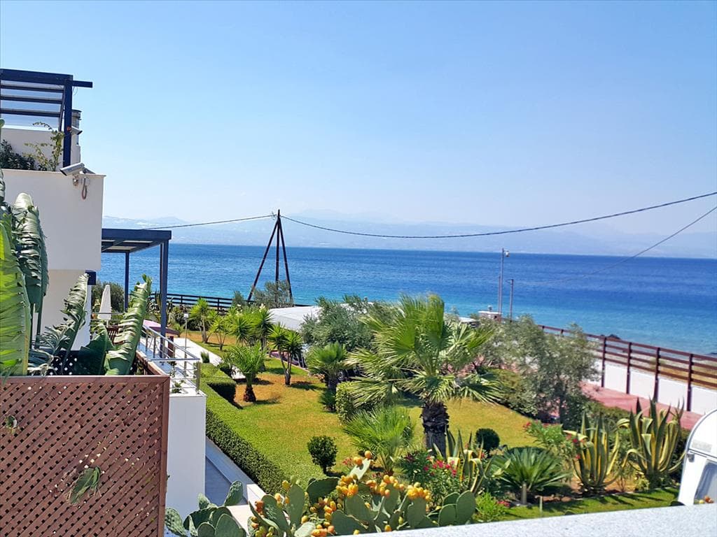For Sale Villa 370 m² in Loutraki