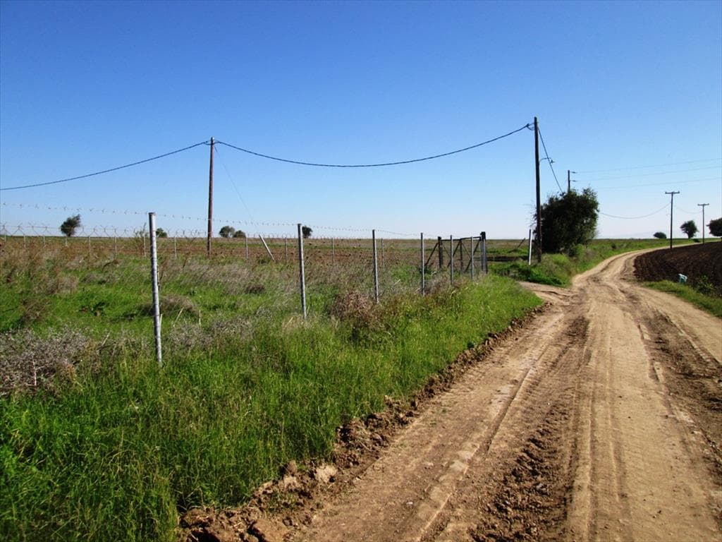 For Sale Land 1680 m² in the suburbs of Thessaloniki