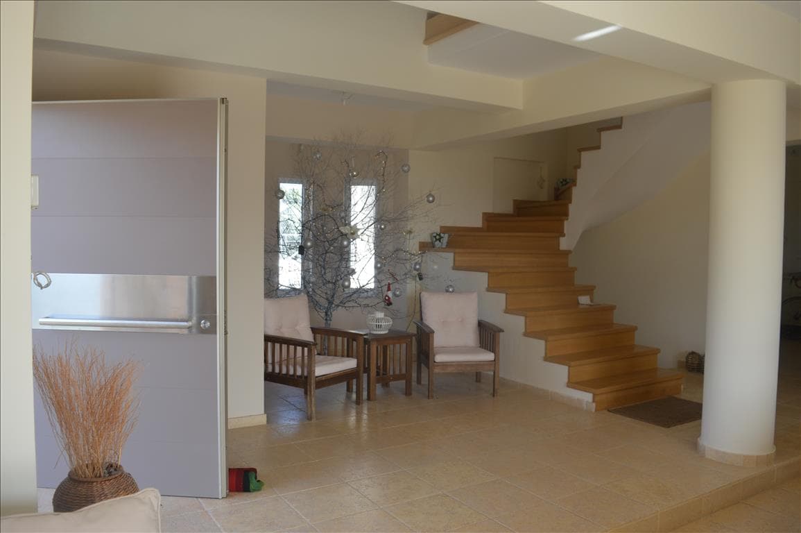 For Sale Maisonette 330 m² in Loutraki