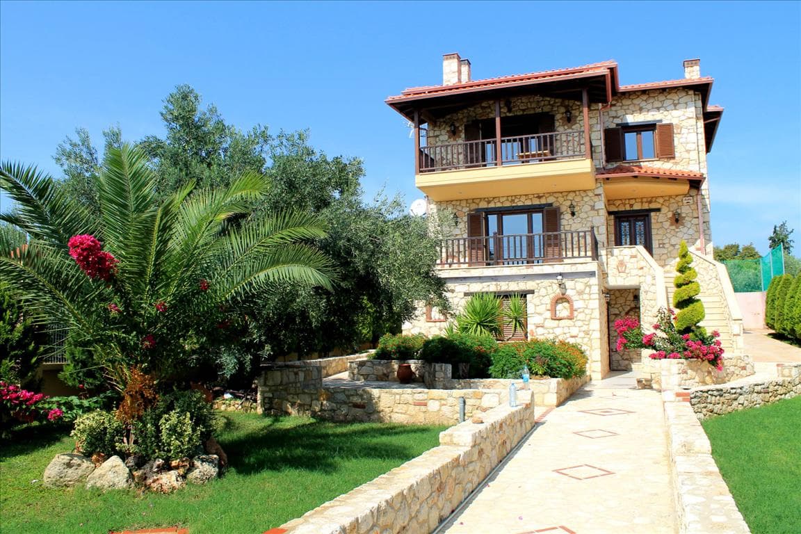 Spacious Six-Bedroom House in Poligiros, Chalkidiki