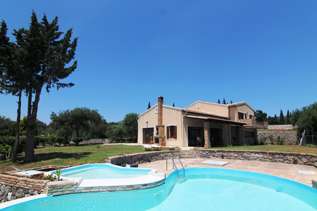 For Sale Villa 300 m² in Corfu