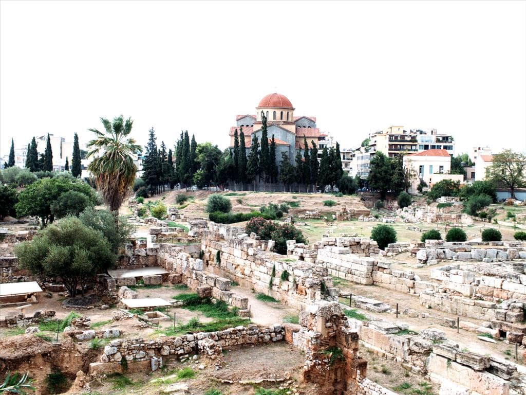 For Sale Land 1300 m² in Athens