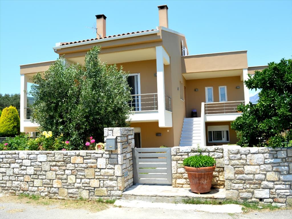 For Sale Villa 250 m² in central Greece