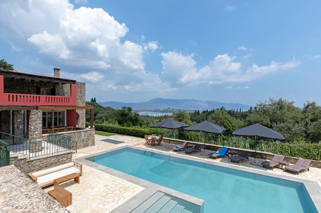 For Sale Villa 350 m² in Corfu