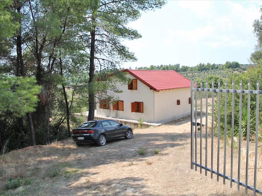 Spacious Four-Bedroom House with Garden in Kassandra, Chalkidiki
