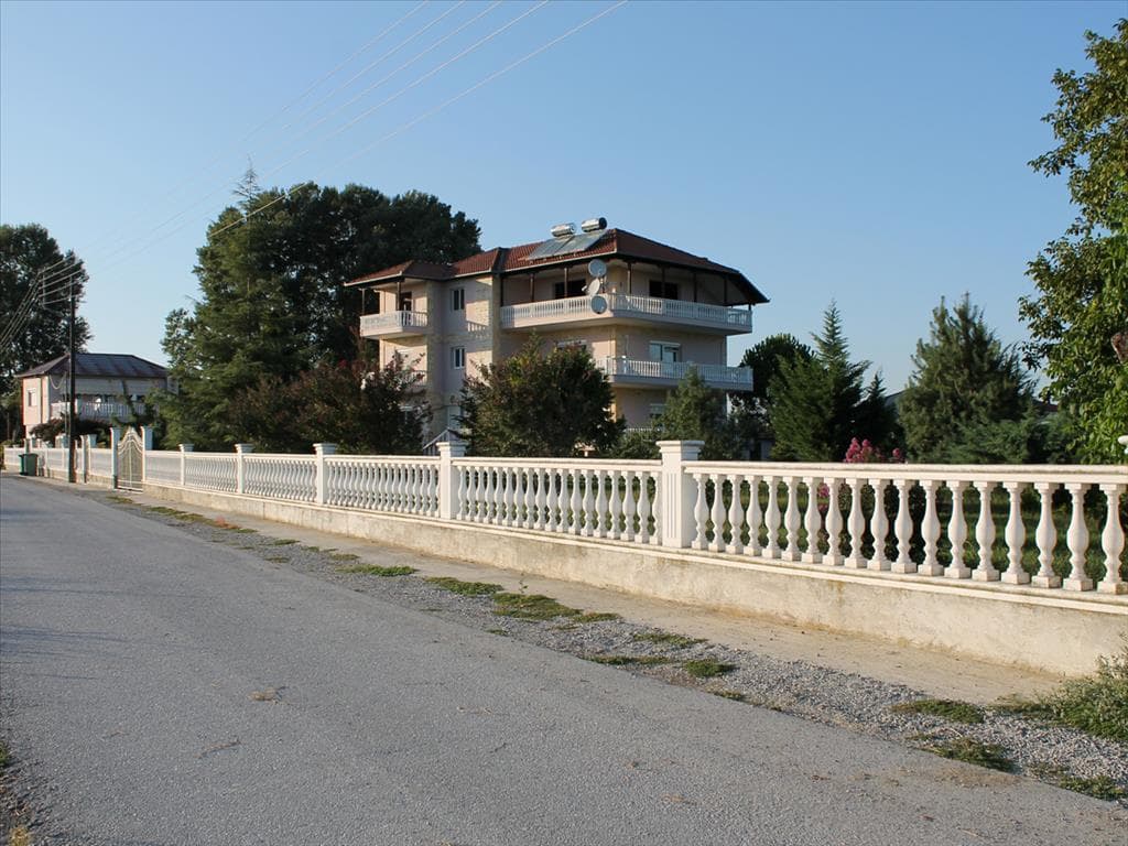 For Sale Detached house 670 m² on the Olympic Coast