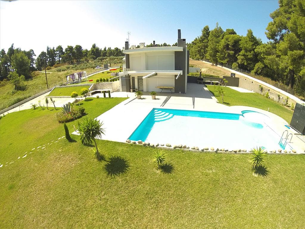 Spacious Five-Bedroom House with Pool in Kassandra, Chalkidiki