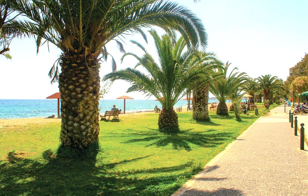 For Sale Land 2100 m² in Attica