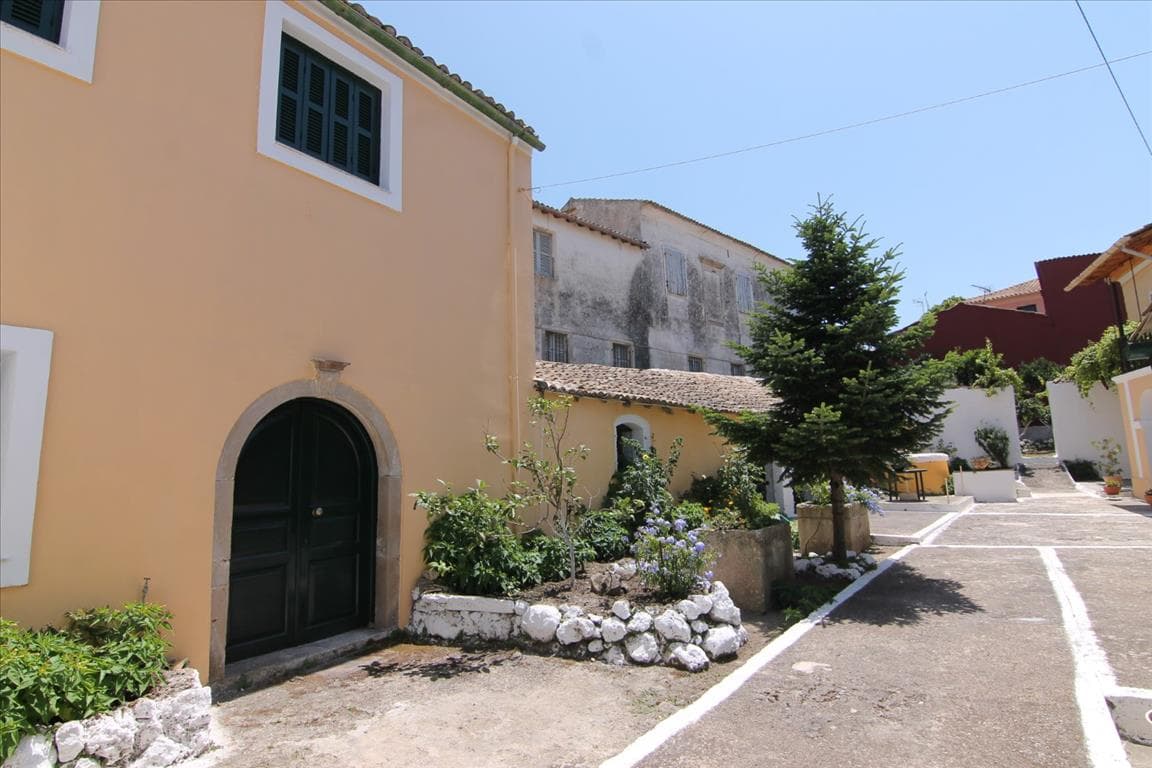 For Sale Detached house 300 m² in Corfu
