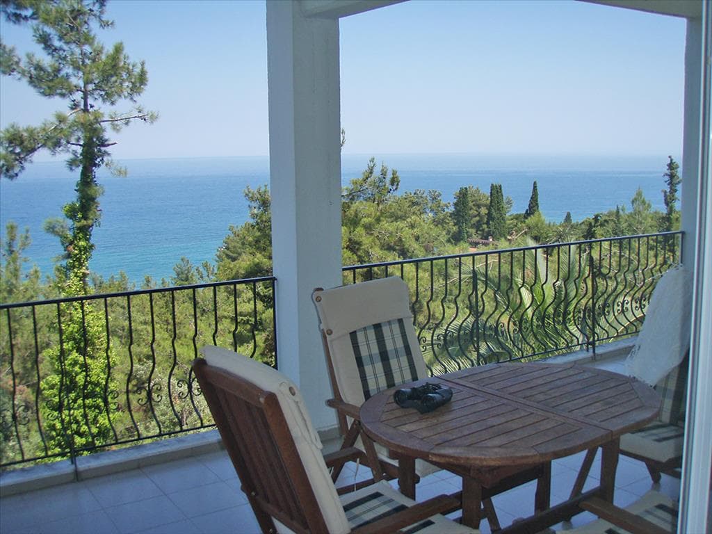 Spacious 3-Storey Villa for Sale on the Olympic Coast