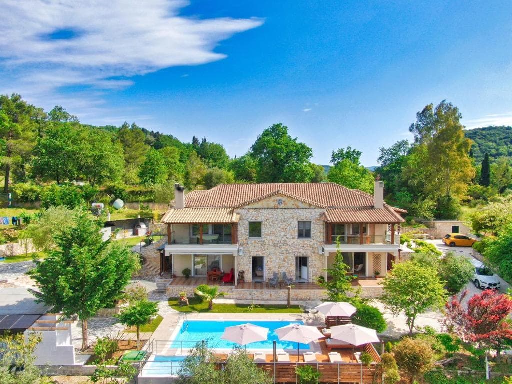 For Sale Villa 340 m² in Corfu