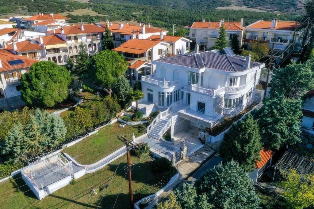 For Sale Villa 584 m² in the suburbs of Thessaloniki
