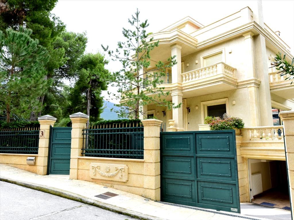 For Sale Villa 648 m² in Athens