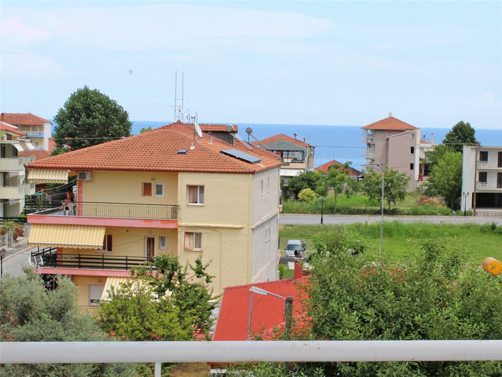 Two-Bed Apartment with Sea Views on the Olympic Coast