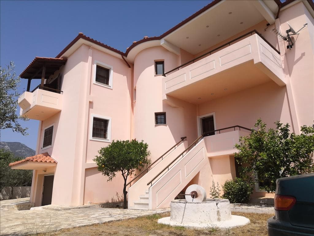 For Sale Detached house 376 m² in Loutraki
