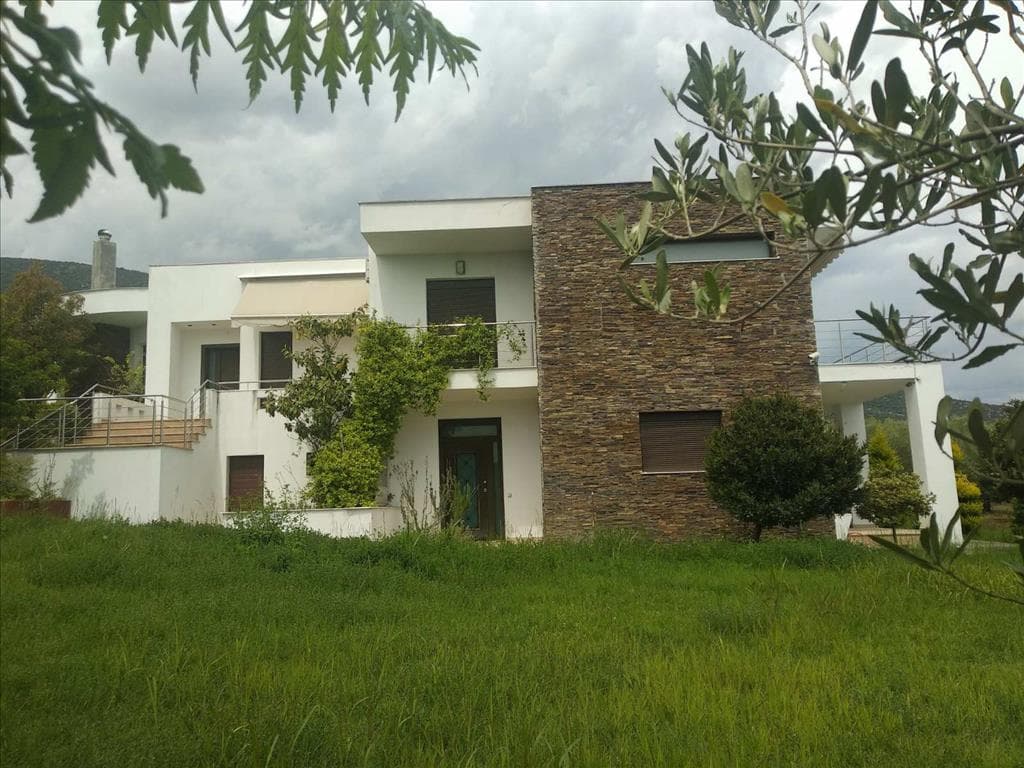 For Sale Villa 500 m² in central Greece