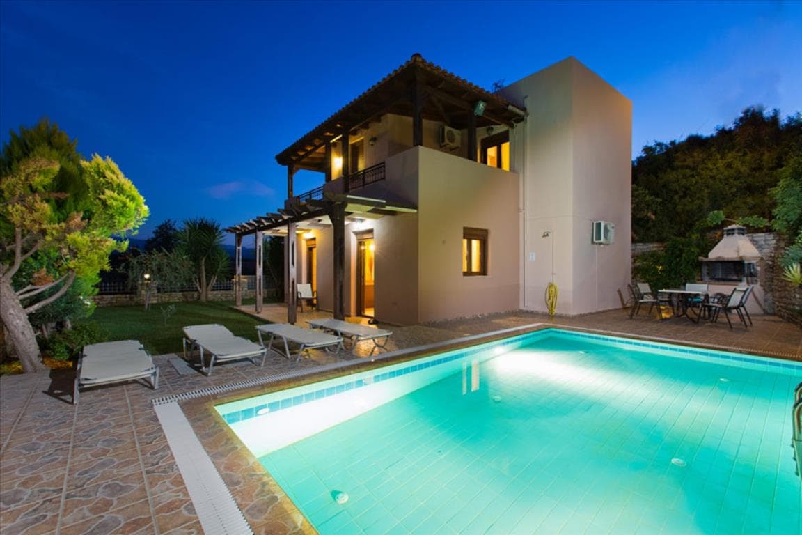 Modern Three-Bedroom Villa with Private Pool in Geropotamos