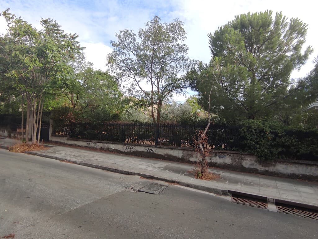 For Sale Land 607 m² in Athens