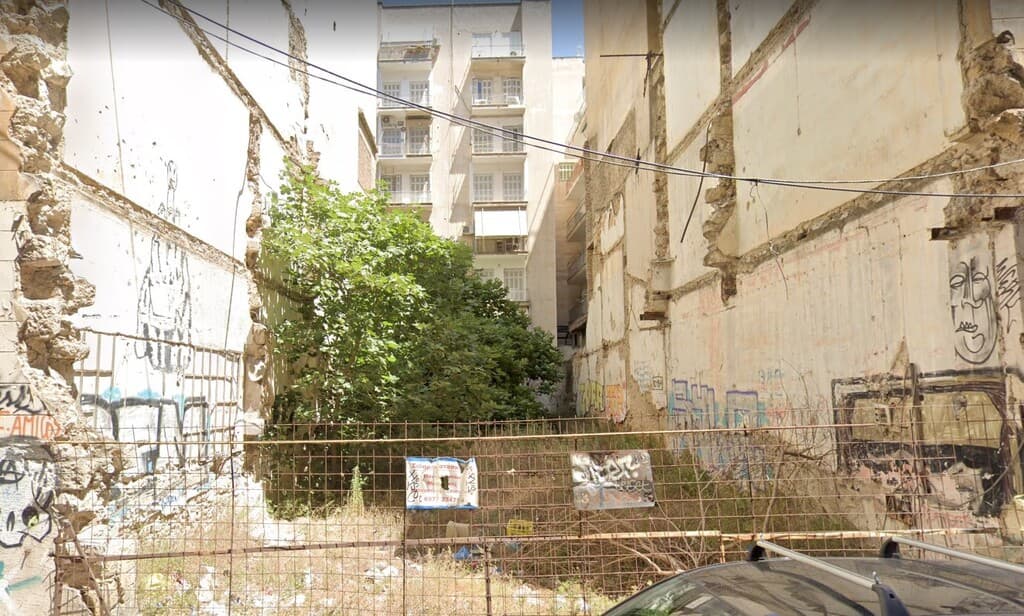 For Sale Land 287 m² in Athens