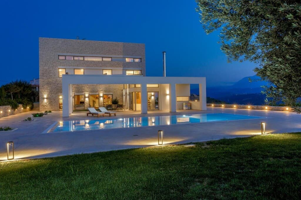 For Sale Villa 687 m² in Crete