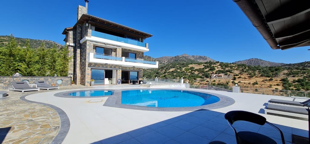 For Sale Villa 600 m² in Crete