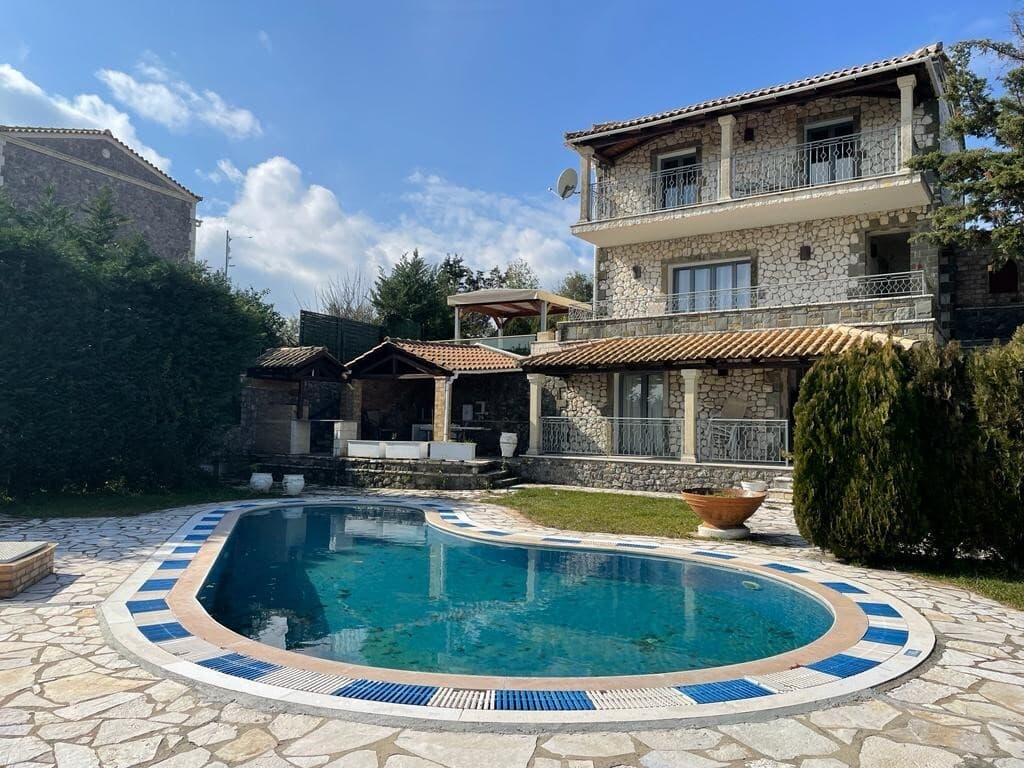 For Sale Villa 153 m² in Corfu