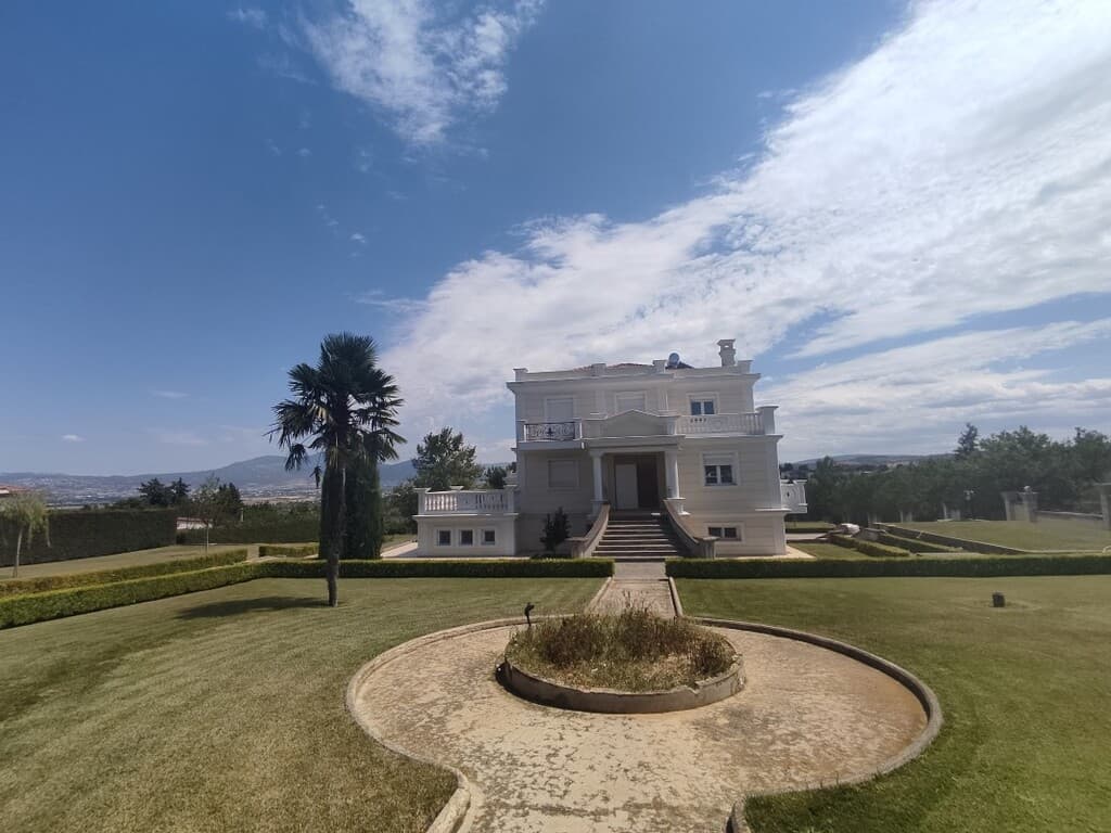 For Sale Villa 930 m² in the suburbs of Thessaloniki