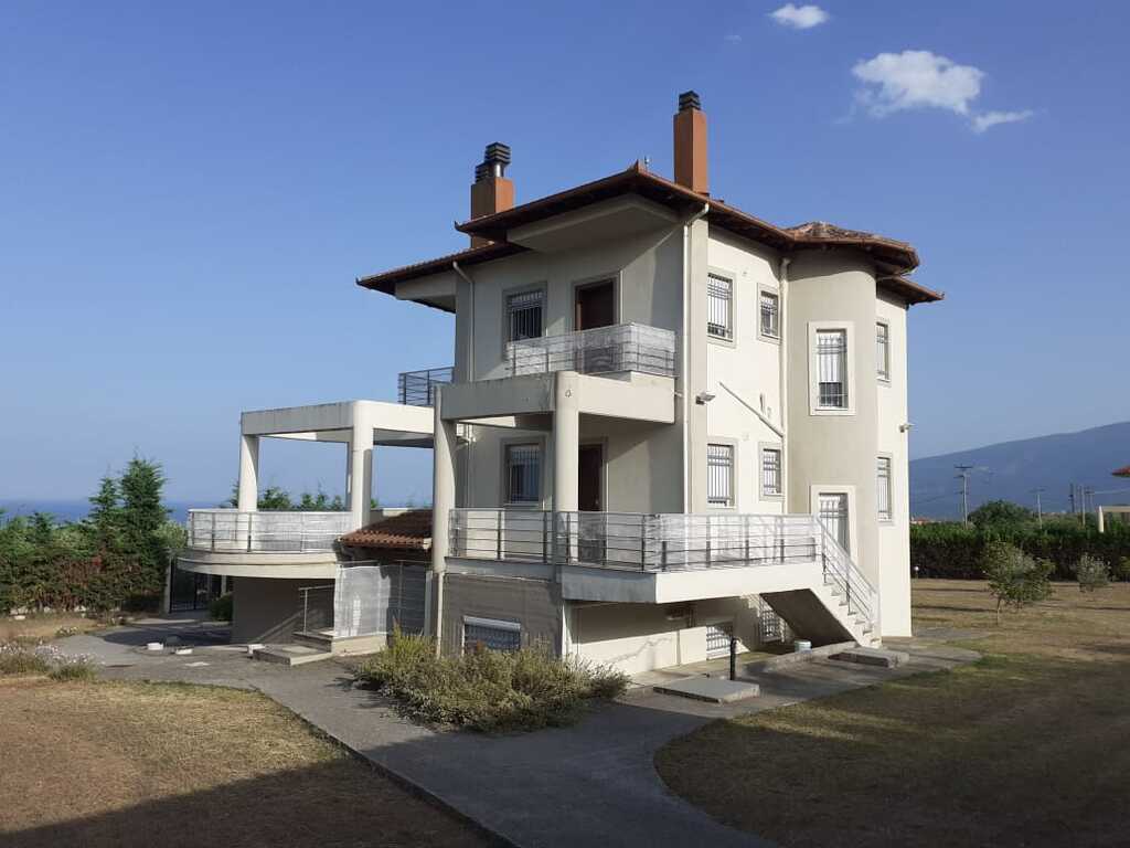 For Sale Detached house 261 m² on the Olympic Coast
