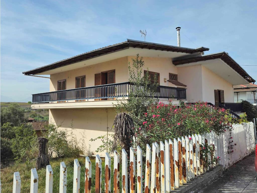 For Sale Detached house 254 m² on the Olympic Coast