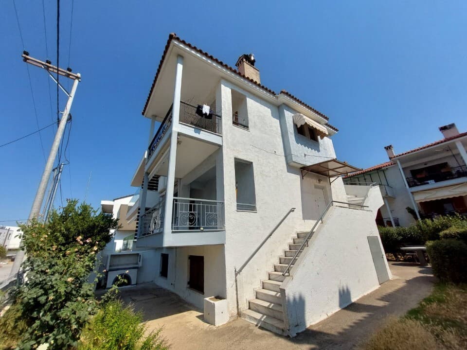 Two-Bedroom Apartment with City Views in Sithonia