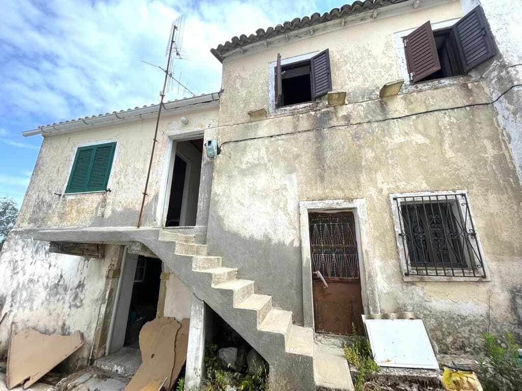 Spacious Five-Bed Maisonette with Garden in Corfu