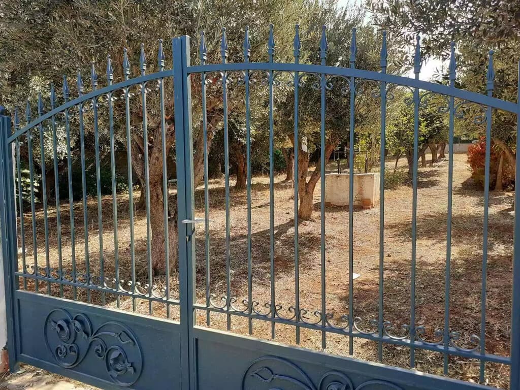 For Sale Land 547 m² in Athens