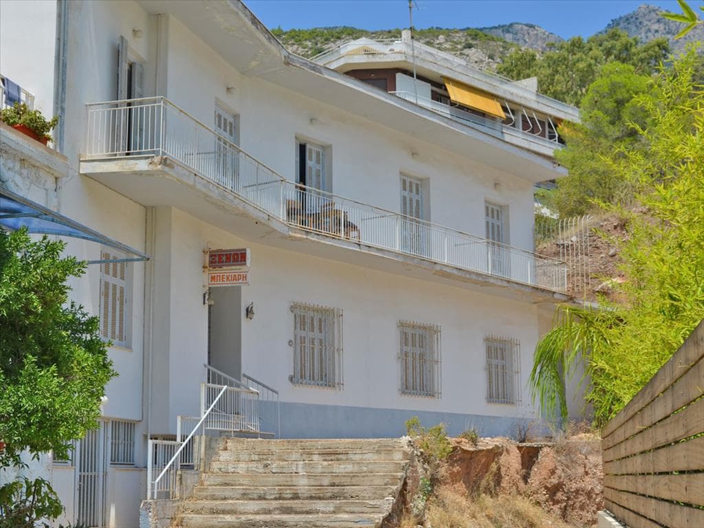 For Sale Flat 580 m² in Loutraki