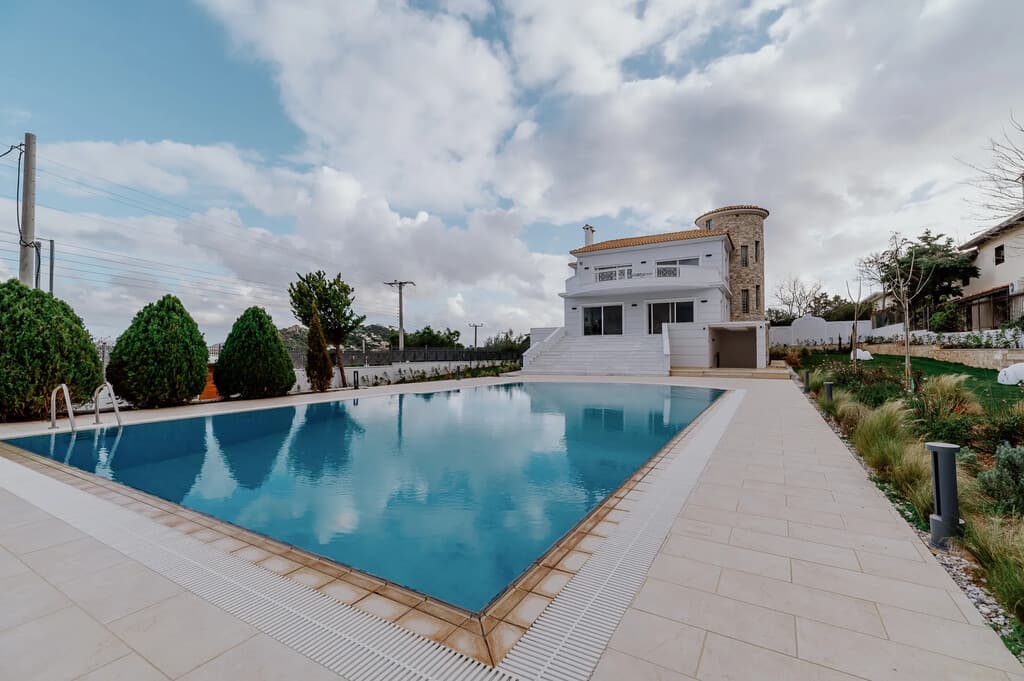 For Sale Villa 810 m² in Athens