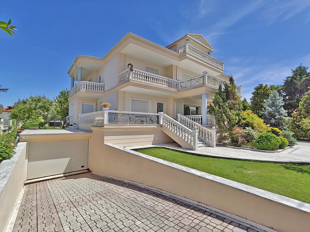 For Sale Villa 697 m² on the Olympic Coast