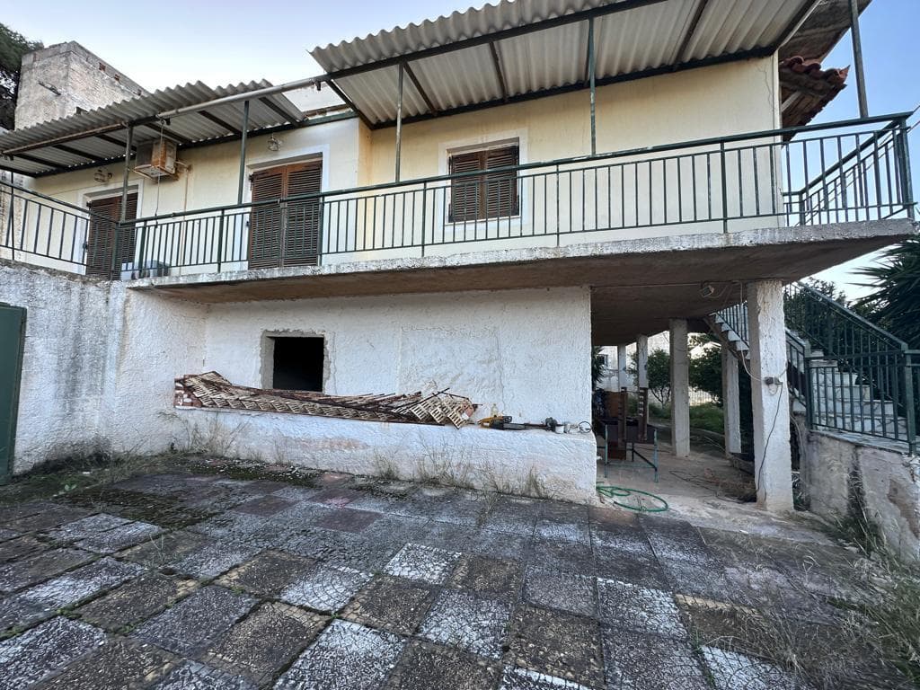 For Sale Land 852 m² in Attica