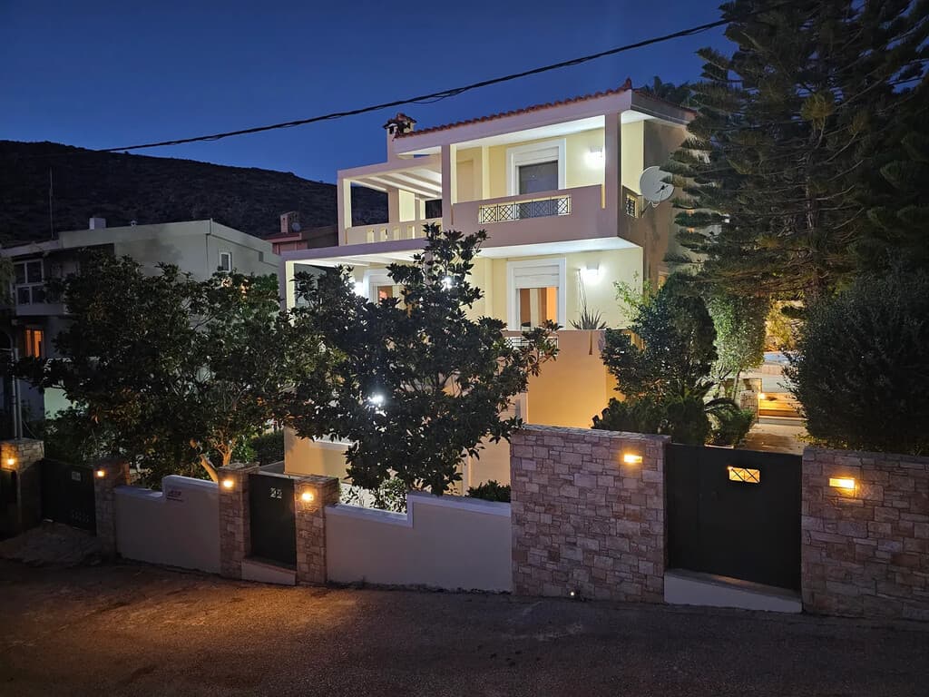For Sale Villa 200 m² in Attica