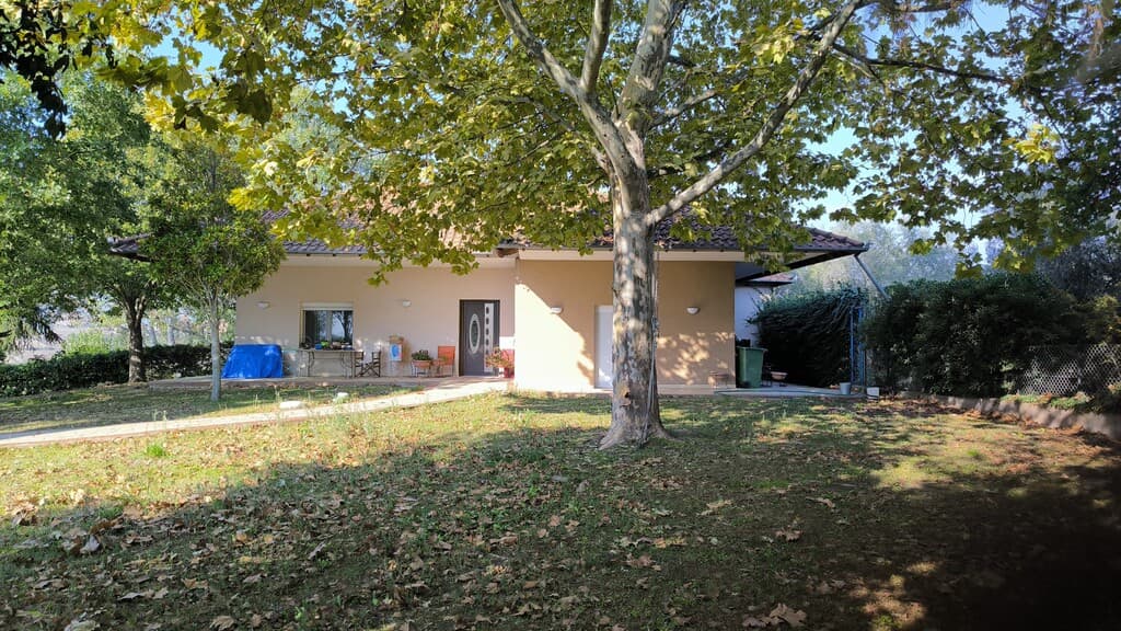 For Sale Detached house 378 m² on the Olympic Coast