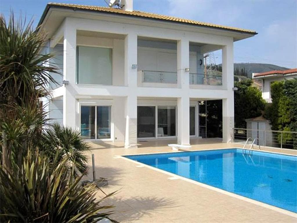 For Sale Villa 450 m² in Peloponnese