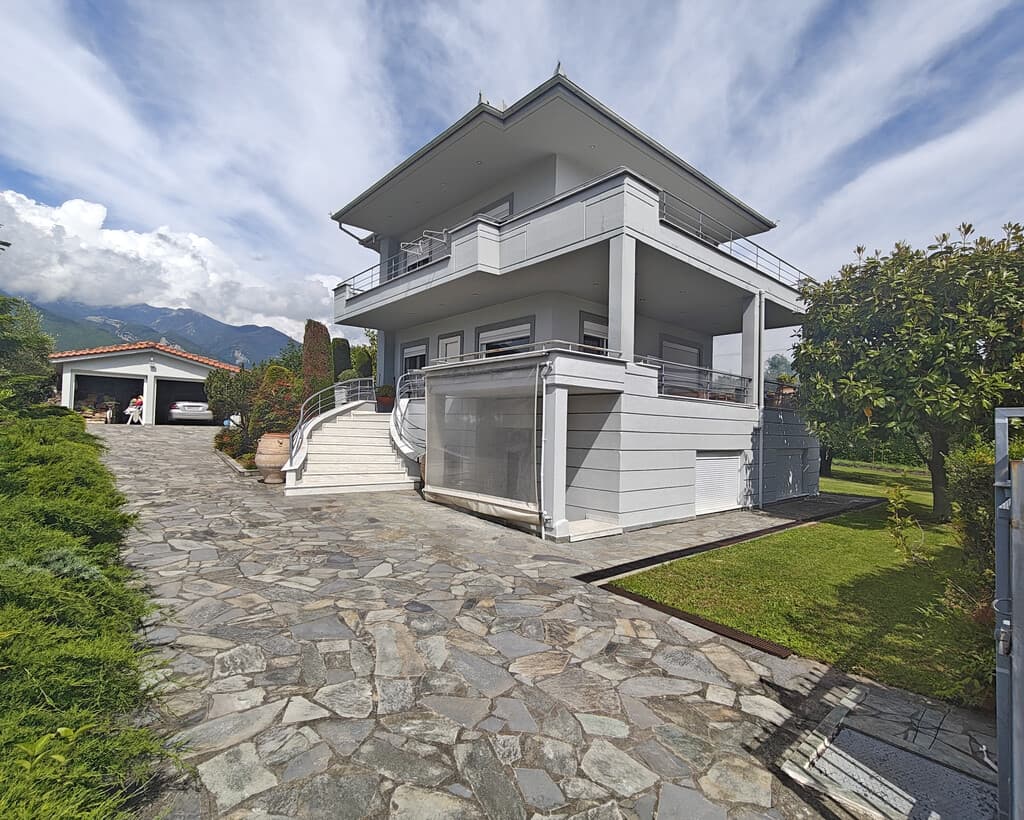 For Sale Detached house 205 m² on the Olympic Coast