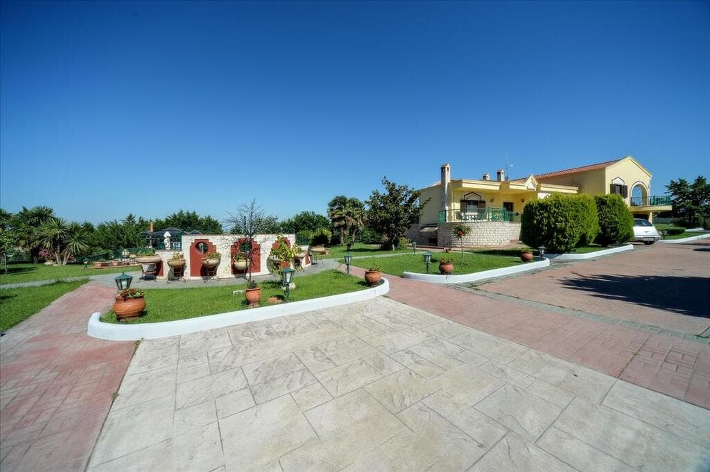For Sale Villa 580 m² in the suburbs of Thessaloniki