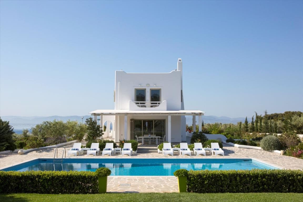 For Sale Villa 500 m² in Loutraki