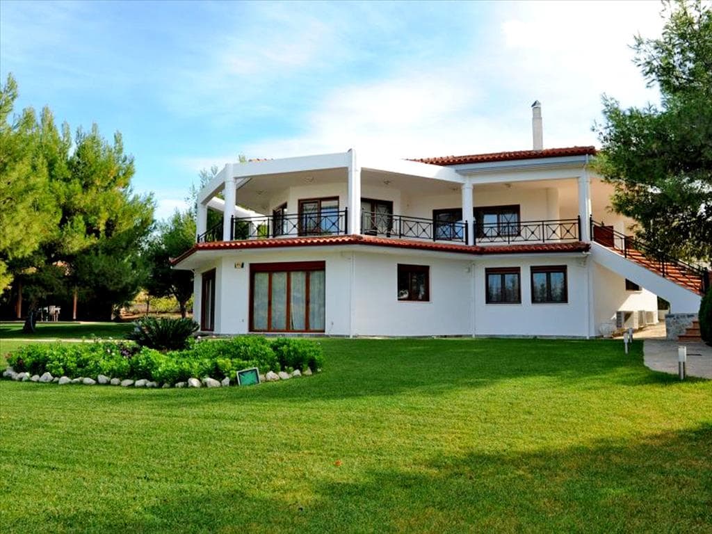 For Sale Villa 380 m² in Loutraki