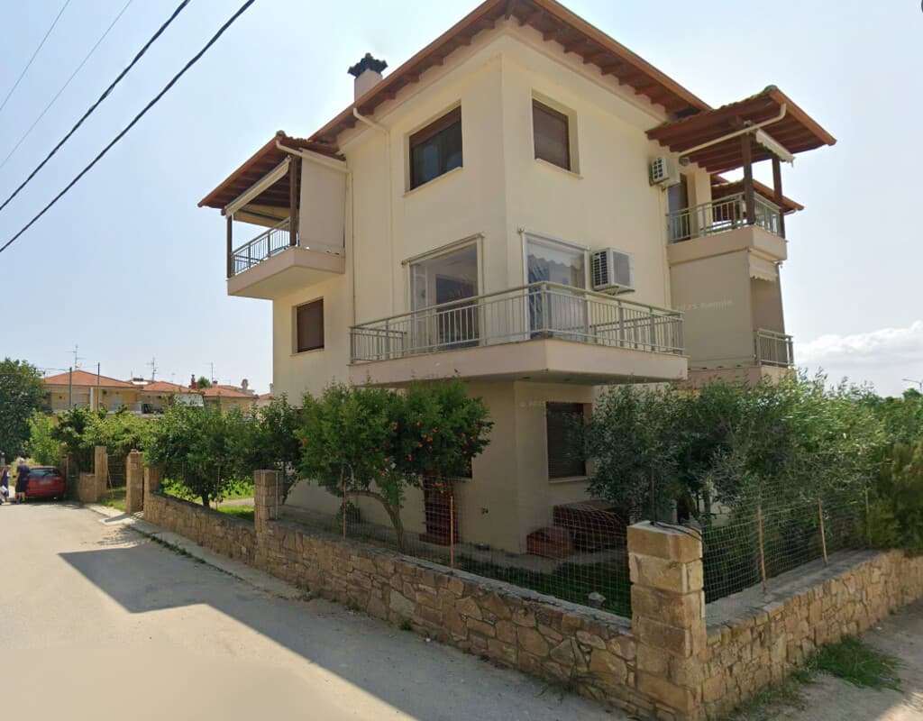 Spacious Three-Storey House with Garden in Kassandra