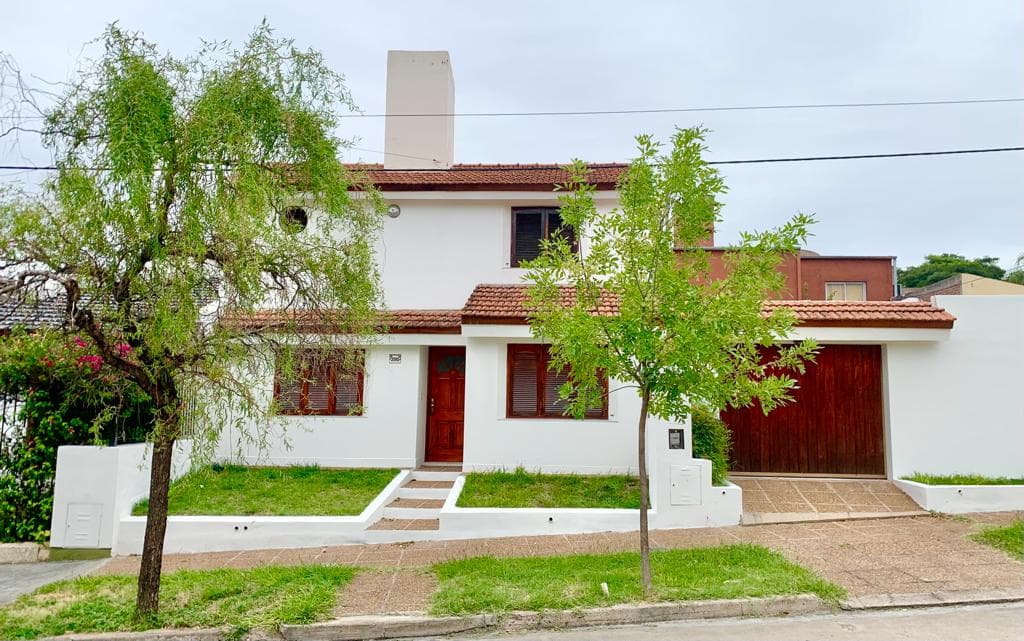Three-Bed House with Swimming Pool in Córdoba, Argentina