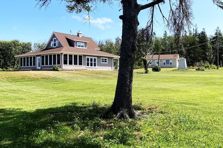 Stunning 5 Bed Beachfront Home For Sale In Beach Point Canada