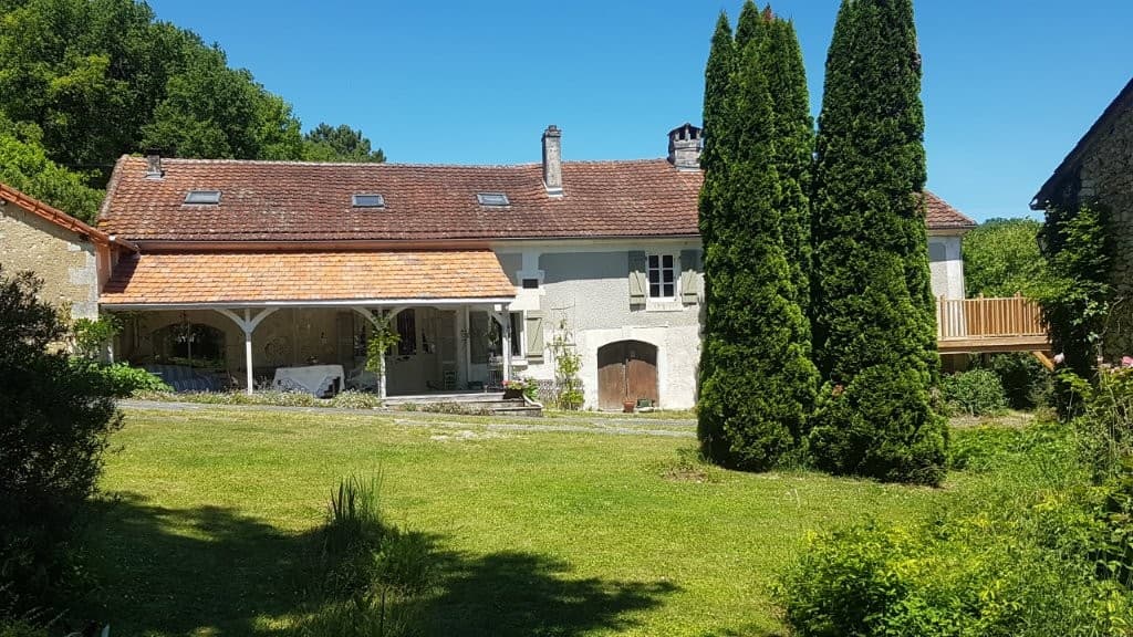 Chillaveau A luxury 6 bed, 2 home Country House with Large Barn, mature Gardens in Grand Brassac, Dordogne, France