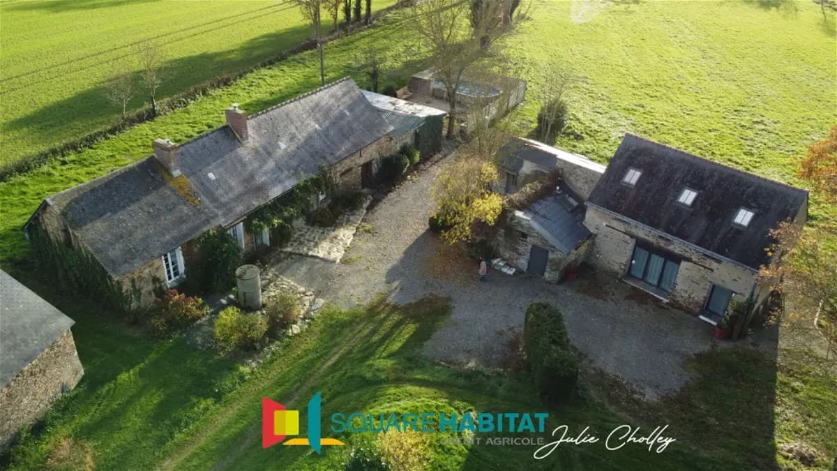 2 House Estate For Sale In Ombrée d’Anjou France