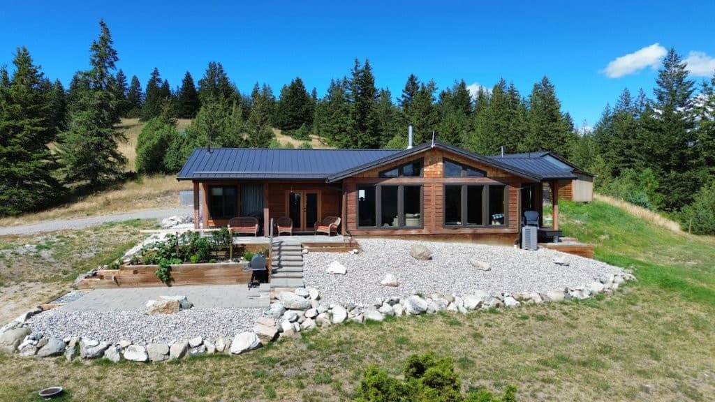 Excellent 2 Bed House & Cabin For Sale In Kamloops British Columbia Canada